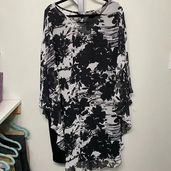Black and white floral midi dress - Picture 1 of 7